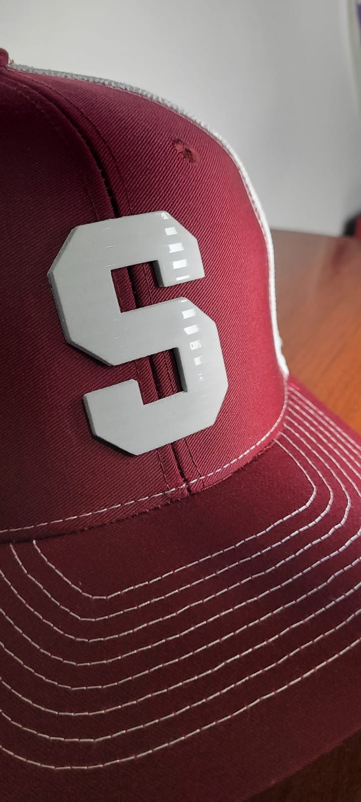 Gorra Saprissa morada y blanco