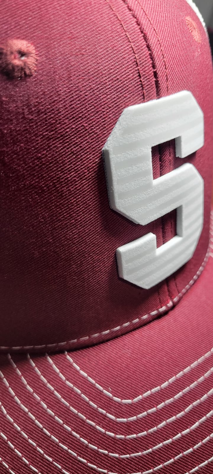 Gorra Saprissa morada y blanco
